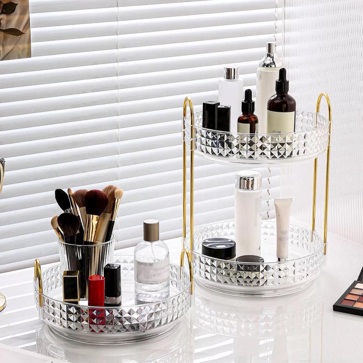 صندوق تخزين مستحضرات التجميل ا - مراجعة Luxury Skincare Box وسعره